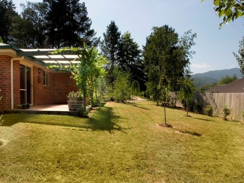 19 Mt Porepunkah Road Bright, Bright VIC 3741