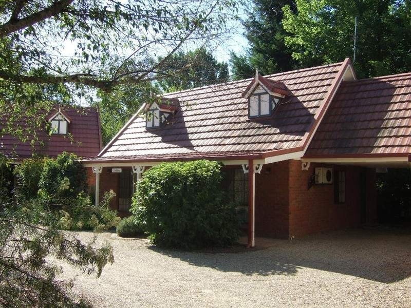U1 and 2 Tudor Village, Racecourse Rd, Bright VIC 3741