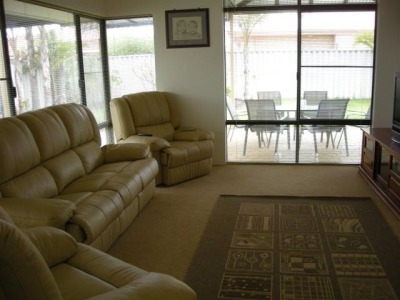 28 Canouan loop, Secret Harbour WA 6173