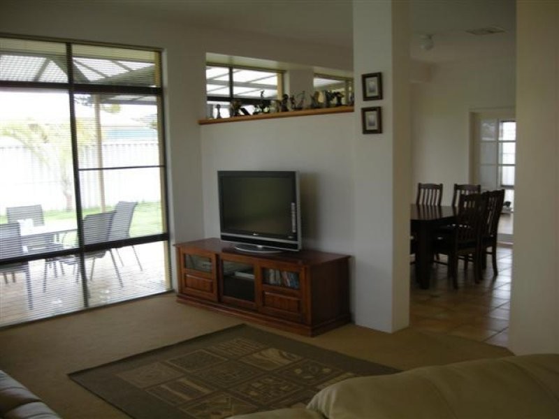 28 Canouan loop, Secret Harbour WA 6173