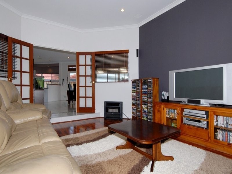 33 Trevino Drive, Port Kennedy WA 6172