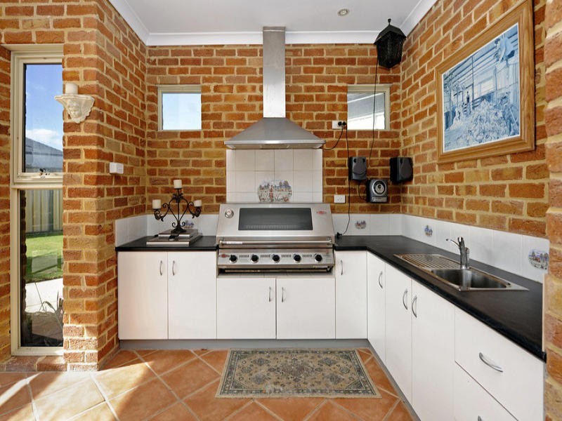 11 Drummonds Approach, Secret Harbour WA 6173