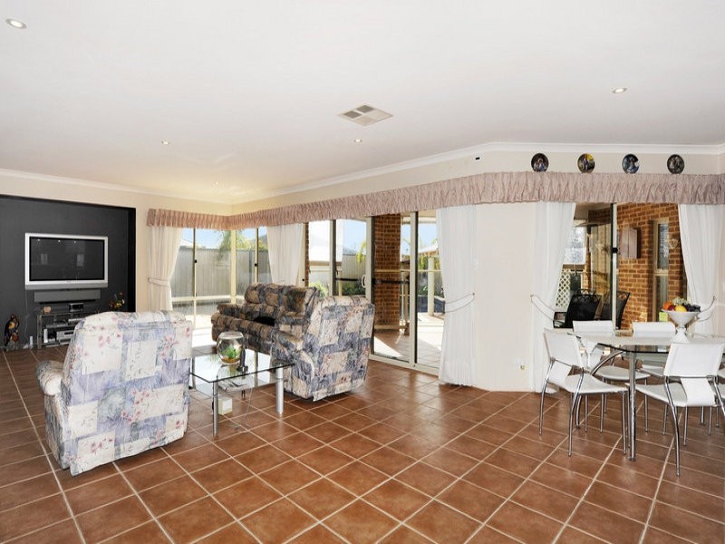 11 Drummonds Approach, Secret Harbour WA 6173
