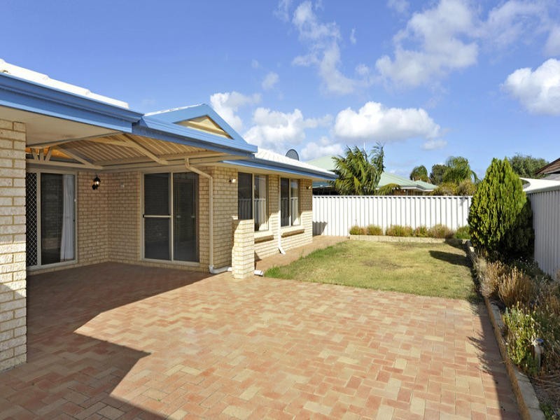 4 Camargue Green, Secret Harbour WA 6173