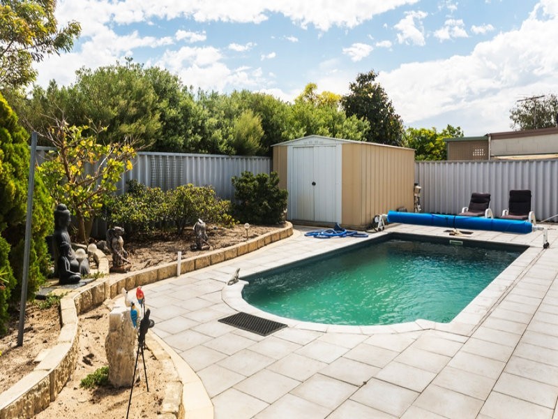 16 Mayflower Close, Port Kennedy WA 6172