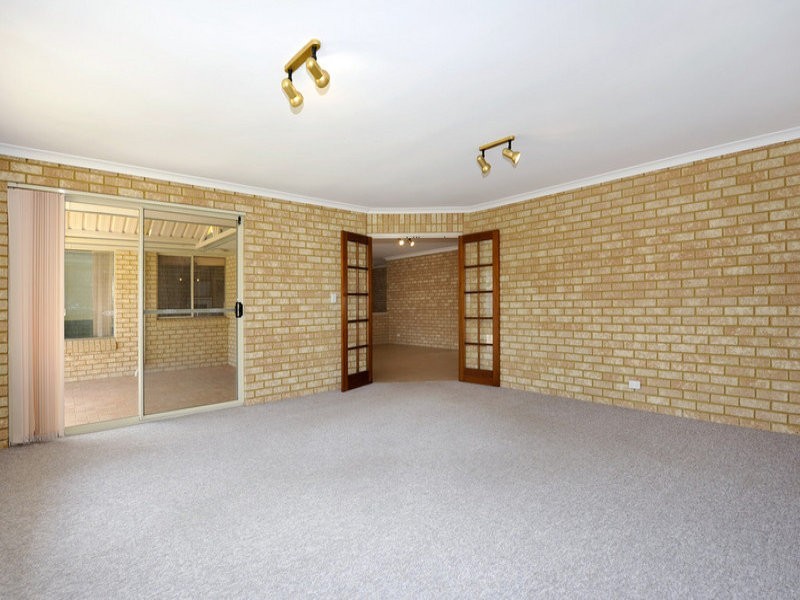 4 Camargue Green, Secret Harbour WA 6173