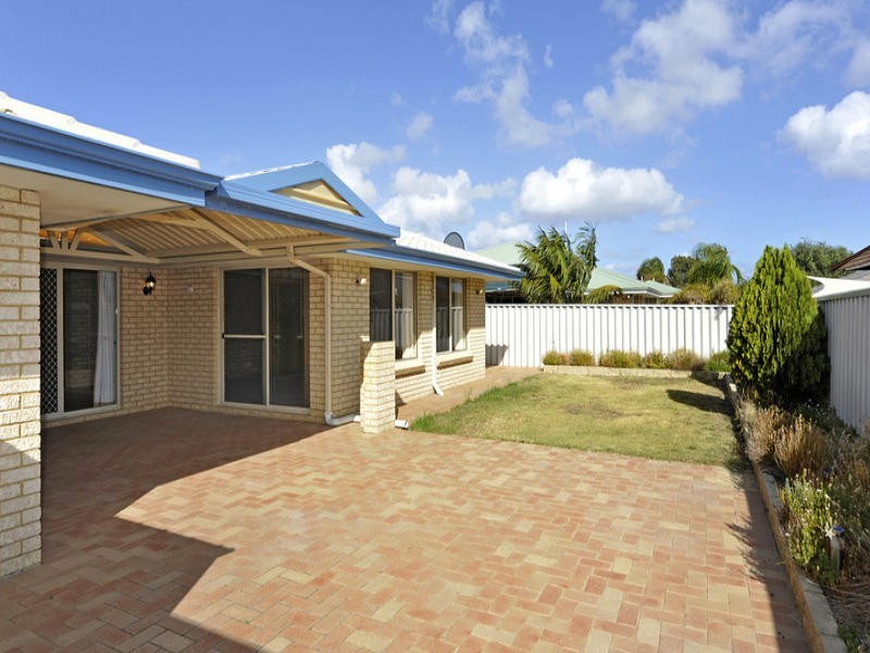 4 Camargue Green, Secret Harbour WA 6173