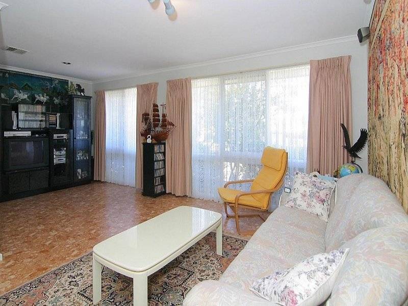 9 Landsdale Crescent, Wantirna South VIC 3152