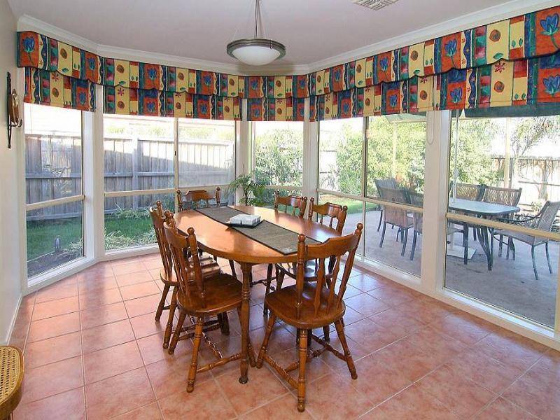 4 Noel Court, Wantirna South VIC 3152