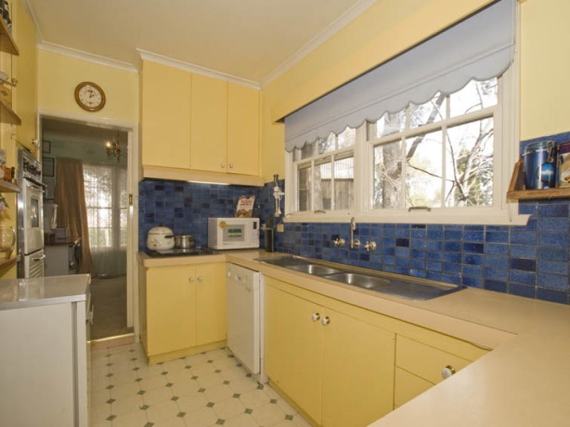 1 Coolomon Close, Wantirna South VIC 3152