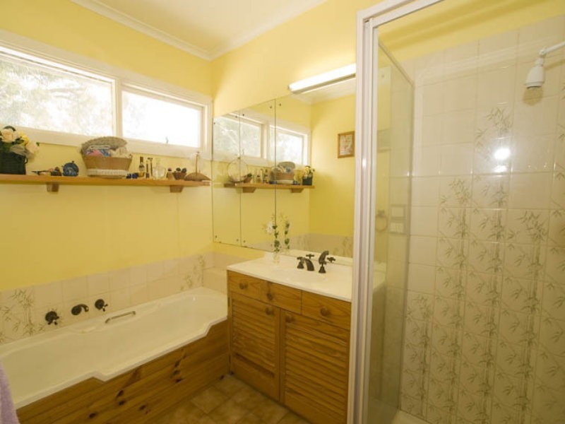 1 Coolomon Close, Wantirna South VIC 3152