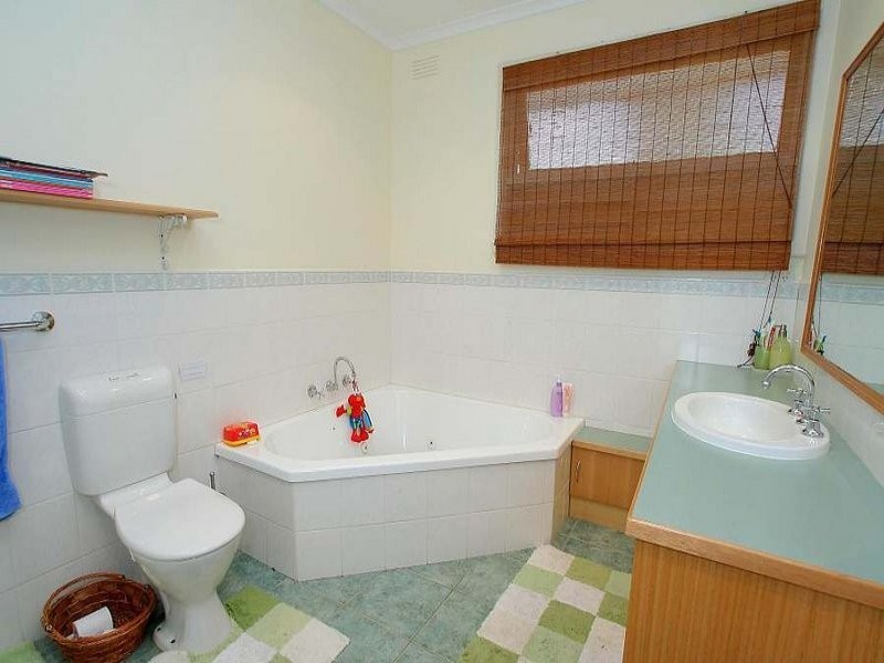 17 McCrae Close, Scoresby VIC 3179