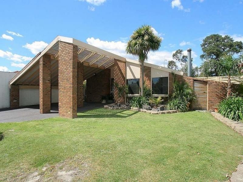 13 Hawksburn Crescent, Wantirna South VIC 3152