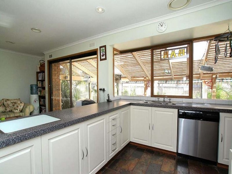 13 Hawksburn Crescent, Wantirna South VIC 3152