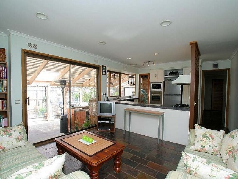 13 Hawksburn Crescent, Wantirna South VIC 3152