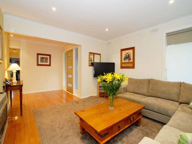 8 Mingana Road, Wantirna South VIC 3152