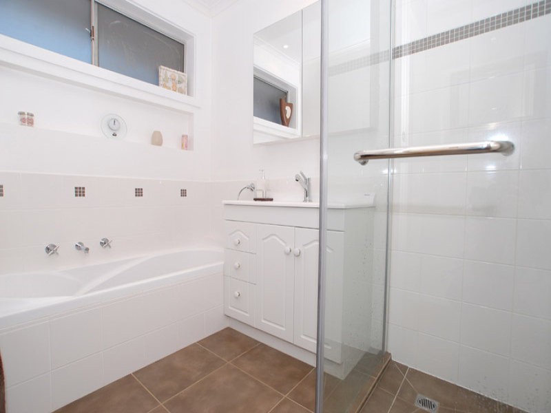 8 Mingana Road, Wantirna South VIC 3152