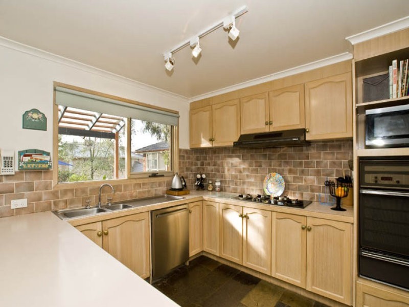 15 Haideh Place, Wantirna South VIC 3152