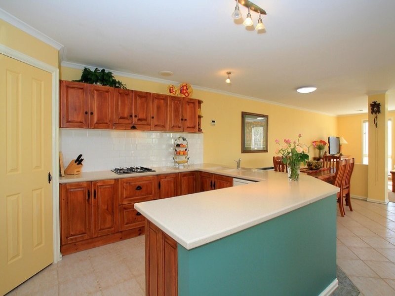 8 Kings Court, Wantirna South VIC 3152