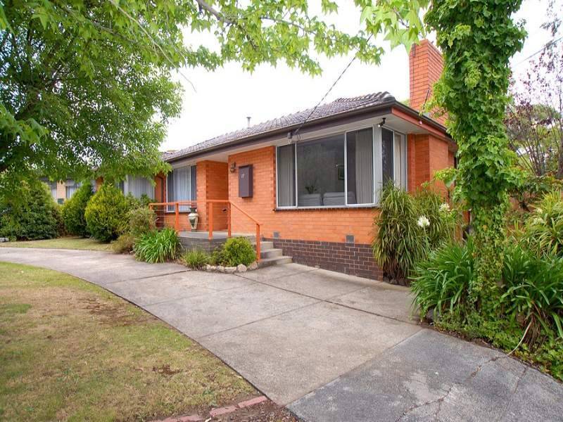 17 Cumberland Avenue, Bayswater VIC 3153