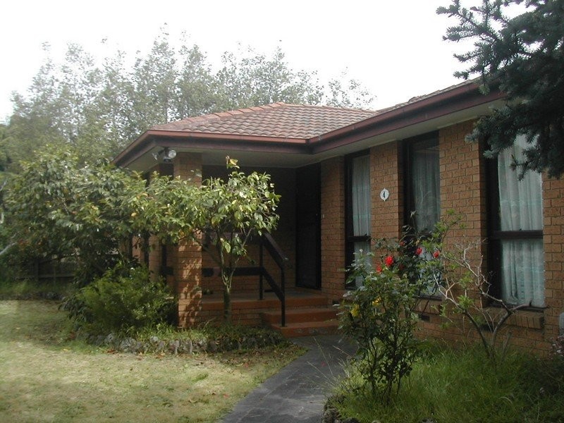 4 Duntroon Drive, Wantirna VIC 3152