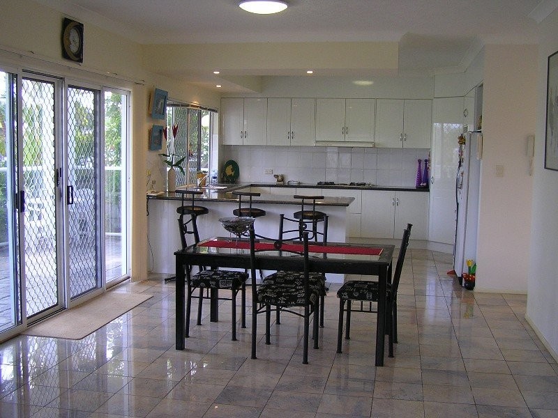 8 Mainsail St, Birkdale QLD 4159