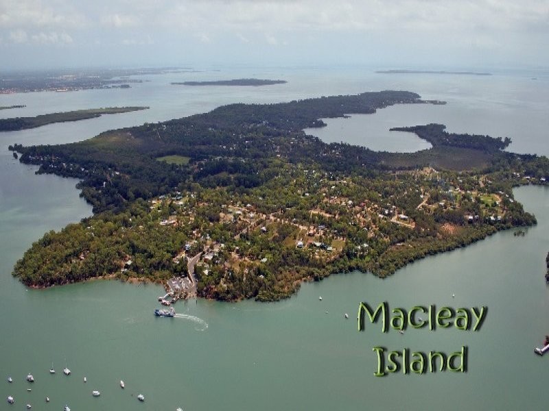 2 Waterside Dr, Macleay Island QLD 4184