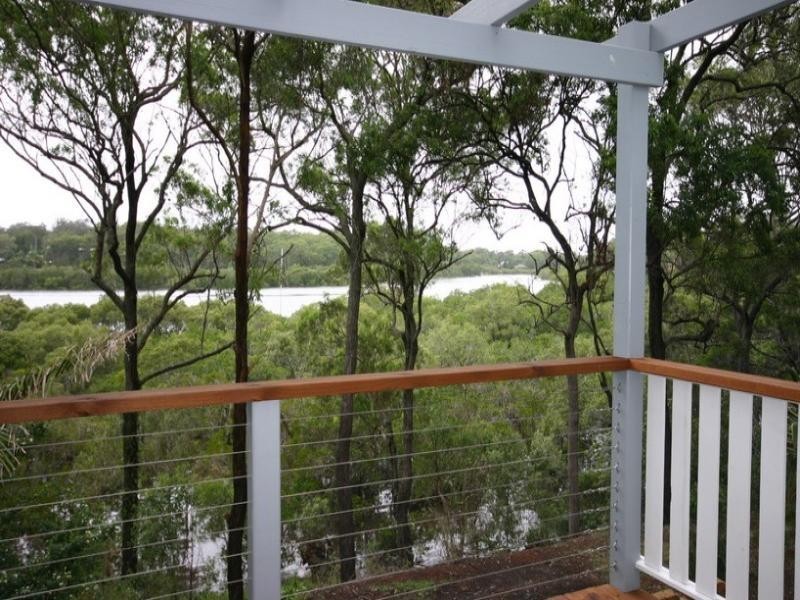 2 Waterside Dr, Macleay Island QLD 4184