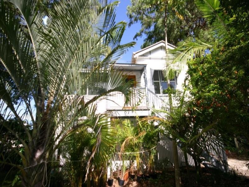 2 Waterside Dr, Macleay Island QLD 4184