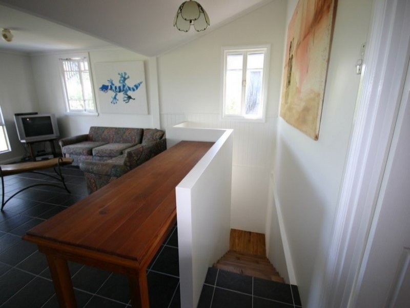 2 Waterside Dr, Macleay Island QLD 4184