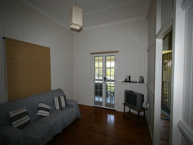 25 Rodney Street, Wynnum West QLD 4178