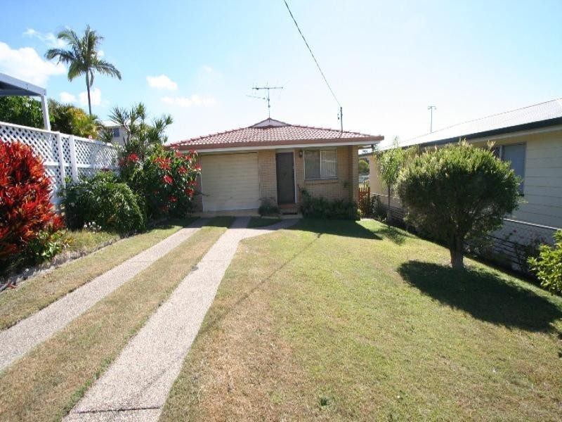 8 New Road, Manly QLD 4179