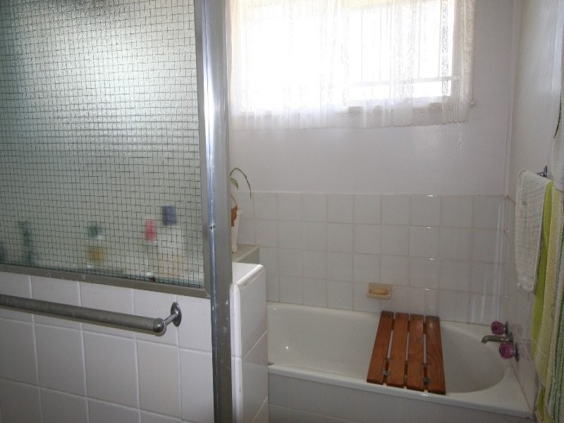 8 New Road, Manly QLD 4179