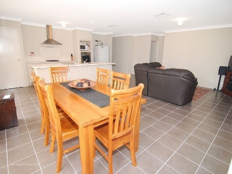 6 Rakich Drive, Ellenbrook WA 6069