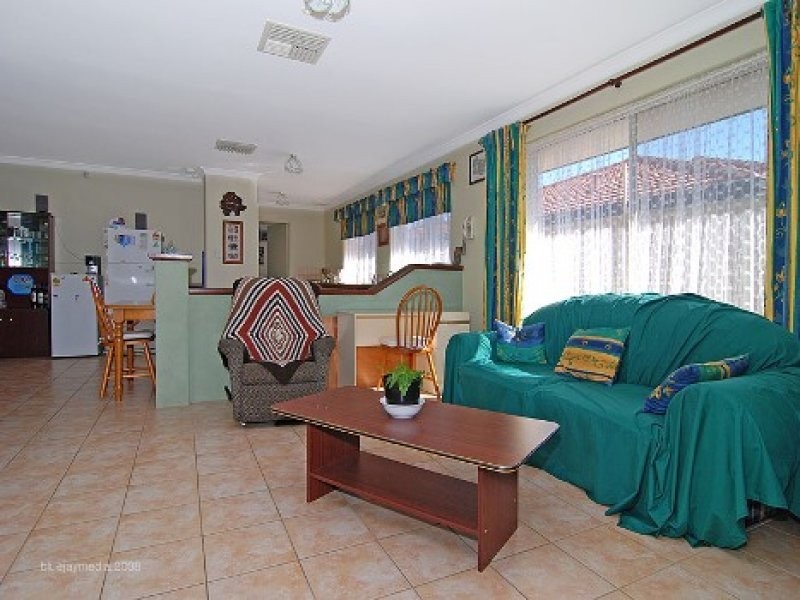 10 Beaufortia Crescent, Ellenbrook WA 6069