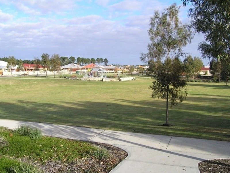 18 Halpin Circle, Ellenbrook WA 6069