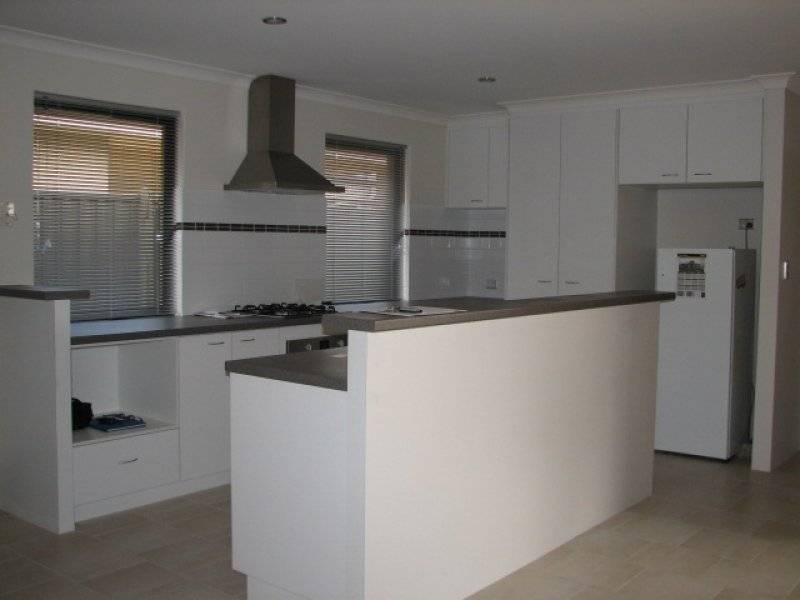 59 Neary Boulevard, Aveley WA 6069