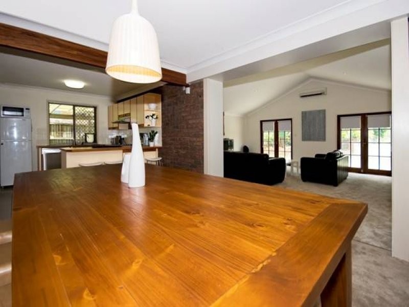 9 Willow Street, Woodridge QLD 4114
