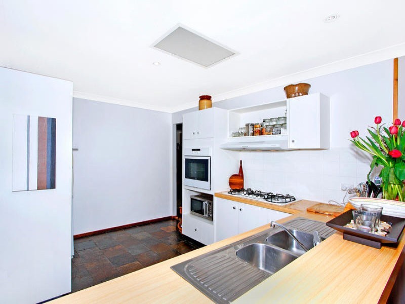 16 Childs Close, Green Point NSW 2251