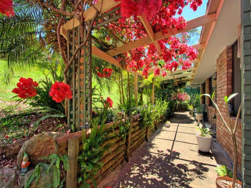 8 Woodview Road, Springfield NSW 2250