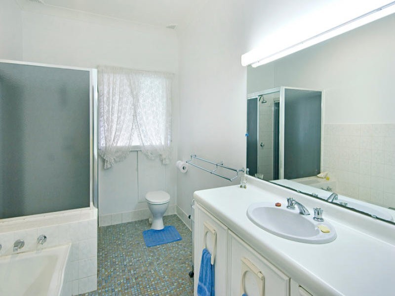 5 The Grove, Wyoming NSW 2250