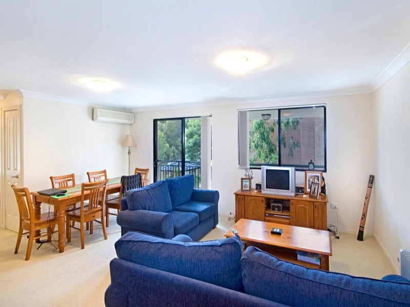 8/1 Batley Street, Gosford NSW 2250