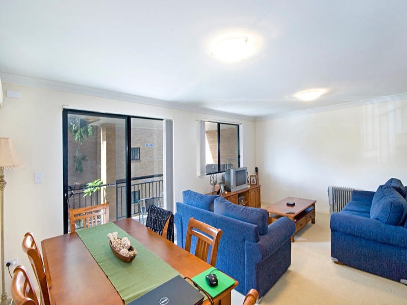 8/1 Batley Street, Gosford NSW 2250