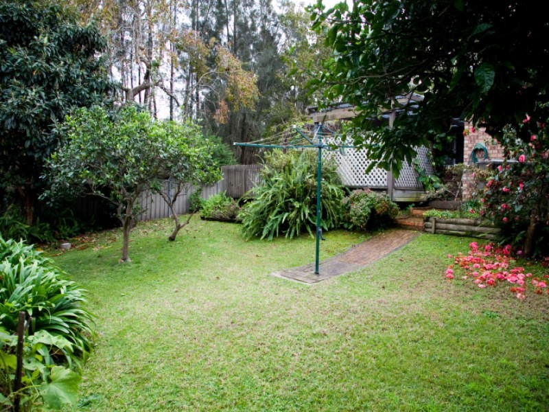 16 Highland Road, Green Point NSW 2251