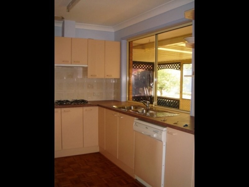 4 Merideth Place, Green Point NSW 2251