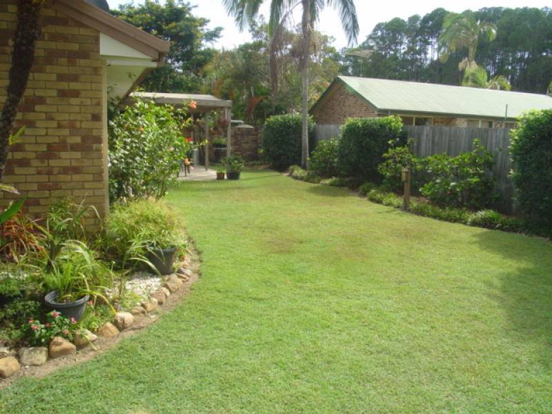 4 Lotus Place, Bli Bli QLD 4560