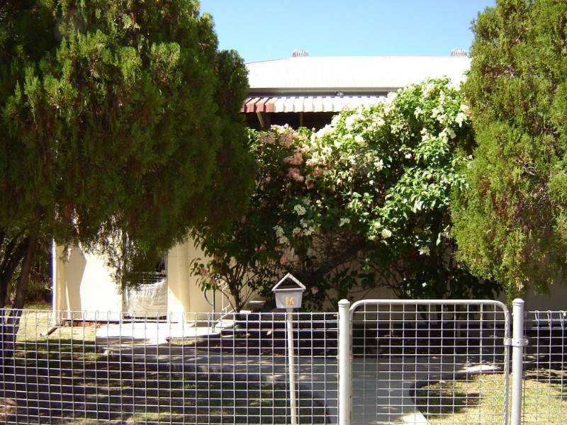 16 Medcraf street, Park Avenue QLD 4701