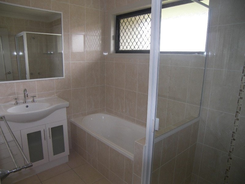 12 Sturt Crt, Gracemere QLD 4702