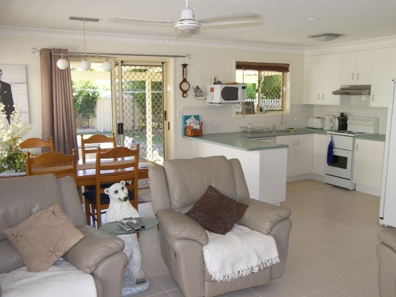 27A Van Haeren Street, Kawana QLD 4701