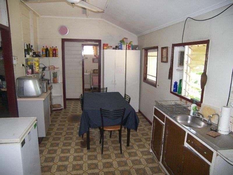 30 Medcraf street, Park Avenue QLD 4701